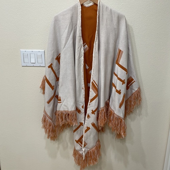 Gorgeous Tribal/Western? Y2K Design Vtg. 1990’s Cape Shawl Rust & Cream-Boho. - Picture 7 of 12